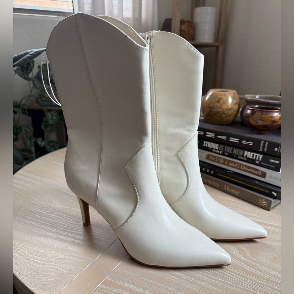 Nine West|White faux leather pointy calf boots w skinny heel,NWT,Size 10••Trendy